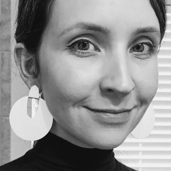 Meet Posher - Picture 2 of 3